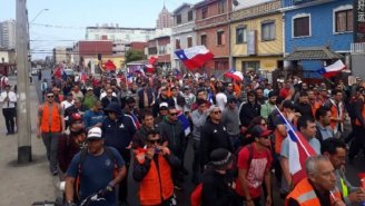 [Vídeo] Chile: Portuários, docentes e jovens marcham em Antofagasta contra Piñera e o estado de exceção