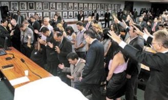 Bancada evangélica tem dezenas de deputados acusados de corrupção e 11 são réus