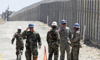 Aprofundando política xenófoba, Trump envia mais de 3 mil soldados para fronteira com México