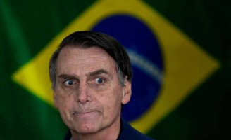Cresce o número de mortos pelo COVID-19 e Bolsonaro alucina: "vírus esta indo embora"