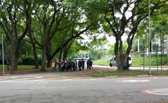 Ato da direita pró-Bolsonaro na USP é um fiasco, contra-ato reúne centenas de estudantes