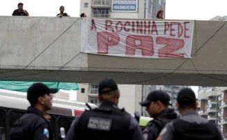 Pezão lamenta 134 policiais “mortos igual galinha” e não fala nada sobre mil mortos pela PM