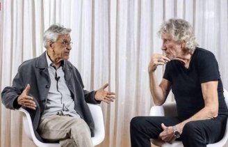 Caetano Veloso e Roger Waters, juntos e discutindo sobre política e a ascensão da ultra-direita