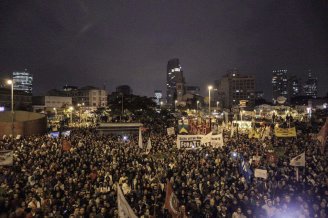 Dezenas de milhares se reúnem no Largo da Batata em SP contra reformas de Temer