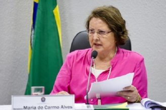 Senadora que quer demissão de servidor por 'mau desempenho' faltou 80% das sessões em 2013