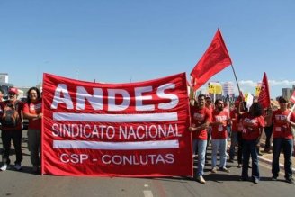 Professores do ANDES-SN deliberam greve por tempo indeterminado 