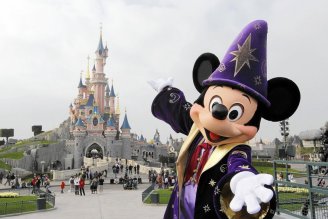 O preço do Mundo Mágico: trabalhadora sem-teto da Disney morre em seu carro