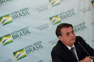 Para esconder desemprego e desigualdade, Bolsonaro ataca IBGE e quer cortar pesquisas