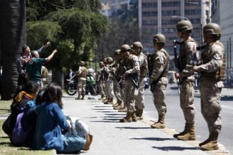 Governo Chileno não para com a repressão: anuncia toque de recolher em diversas regiões