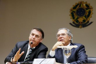 PEC Emergencial de Bolsonaro e Guedes quer acabar com serviços públicos como saúde e educação