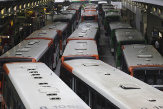 Ônibus paralisados na manhã desta quarta em São Paulo