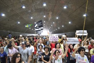 Ato pelo Fora Temer reúne milhares e vai de Copacabana até o Canecão