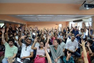 Trabalhadores da saúde da rede municipal do Rio fazem greve contra cortes de verbas