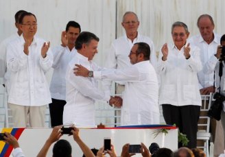 O Governo da Colômbia e as FARC selam os acordos de paz