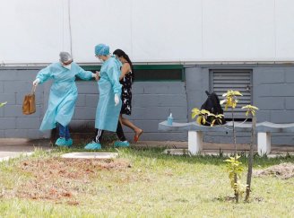 Em meio à pandemia, Governo Bolsonaro atrasa bolsa-salário de milhares de residentes