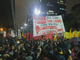 Em São Paulo, já são milhares de pessoas contra Temer no MASP