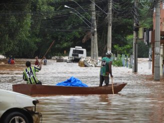 Chuvas afetam a vida de milhares de pessoas pelo Brasil
