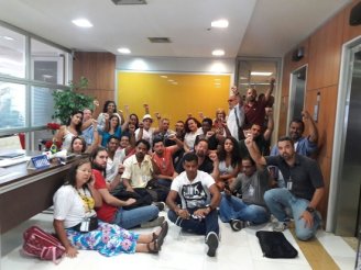 Urgente: professores ocupam Secretaria da Fazenda no RJ
