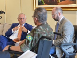 Reunião do Exército com juízes italianos: lições para um plano “mãos limpas” no golpismo