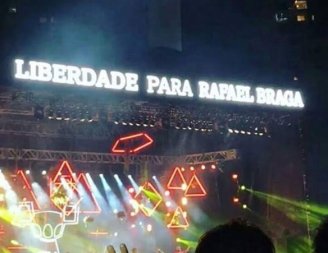 Emicida e Rincon Sapiência pedem Liberdade para Rafael Braga em festival em São Paulo