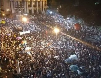 Milhares nas ruas expressam revolta com a tragédia no Museu Nacional