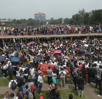 200 mil estudantes se manifestam no México 