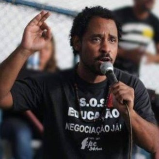 Professor Luciano, pré-candidato do PSOL em Rio das Ostras (RJ), tem apartamento invadido e celulares furtados