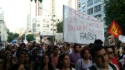 Centenas de estudantes da UERJ se mobilizam em ato rumo a Palácio Guanabara