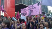 Milhares nas ruas em SP contra a PEC que restringe ainda mais o direito ao aborto