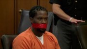 Homem negro tem sua boca tapada com fita adesiva à mando de juiz em tribunal nos EUA