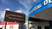 Teto de banheiro do Hospital Deoclécio Marques cai sob paciente em Natal (RN)