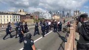 Policiais e apoiadores de direita se unem para atacar contra manifestantes do Black Lives Matter