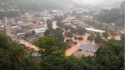 Chegam a 5 os mortos em Santa Maria de Itabira (MG) por causa de enchentes
