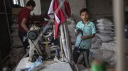 Crianças refugiadas: exploração e precariedade depois de fugir das bombas