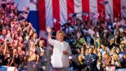 Hillary Clinton nomeada por aclamação como candidata à presidência