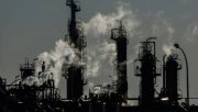 5 das 8 refinarias da França paralisadas em greve prolongável