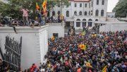  Milhares de manifestantes tomam a residência do presidente no Sri Lanka