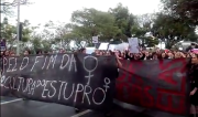 Mais de 150 mulheres se manifestam em São José dos Campos