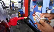 Petrobrás anuncia aumento de 7% no preço da gasolina para atender lucro de acionistas