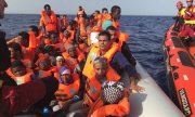 Barco com 59 imigrantes é impedido de entrar na Itália e em Malta