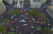 Argentina: multidão exigiu na Plaza de Mayo a aparição com vida de Santiago Maldonado