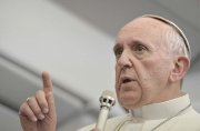 Papa diz que “o casamento e a família passam por uma séria crise cultural”