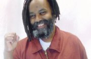 Mumia Abu Jamal fala da prisão sobre a morte de Walter Scott pela polícia dos EUA