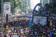 Parada LGBT retoma caráter político exigindo Estado laico e com protestos contra Temer