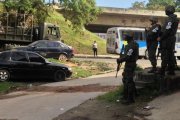Exercito e policias arrombam casas em megaoperação em São Gonçalo