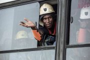 Cerca de 1000 mineiros ficam presos em mina de ouro na África do Sul