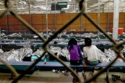200 imigrantes denunciam maus-tratos extremos às crianças presas nas gaiolas de Trump 