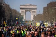 Coletes Amarelos nas ruas da França no ato XV dos protestos