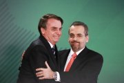 Bolsonaro quer sequestrar universidades e desenvolvimento científico em nome da nefasta reforma da previdência