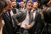 Crise no PSL avança e deputados bolsonaristas tentam derrubar líder do partido na Câmara 